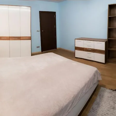 Apartamento Very Spacious & Modern 3bed Near Airport & Centre