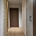 Very Spacious & Modern 3bed Near Airport & Centre דירה *