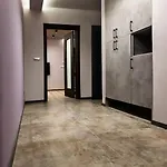 Very Spacious & Modern 3bed Near Airport & Centre *