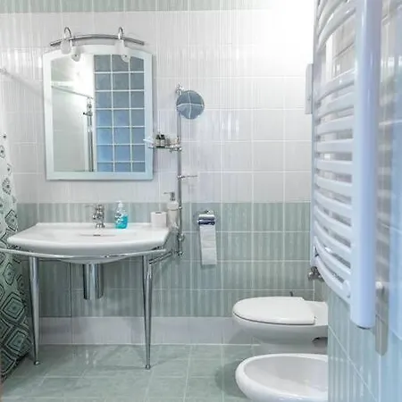 Lägenhet Very Spacious & Modern 3bed Near Airport & Centre *