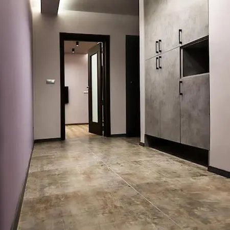 Very Spacious & Modern 3bed Near Airport & Centre *