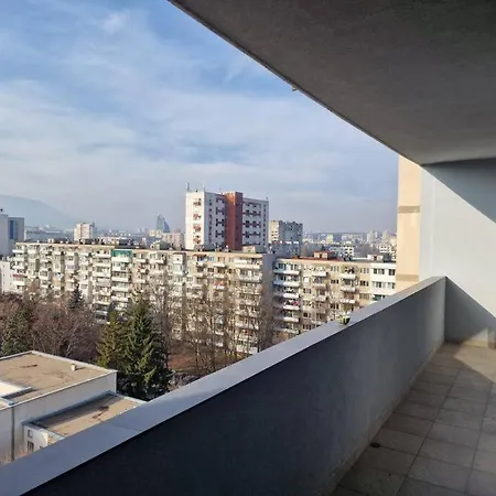 Very Spacious & Modern 3bed Near Airport & Centre