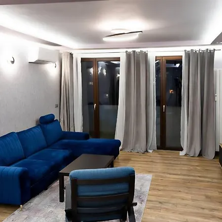 Very Spacious & Modern 3bed Near Airport & Centre Apartmán