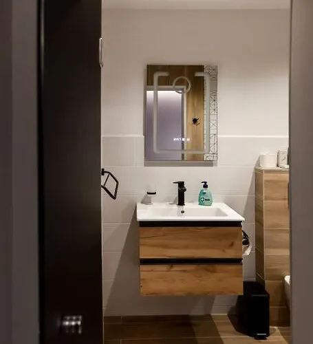 Very Spacious & Modern 3bed Near Airport & Centre