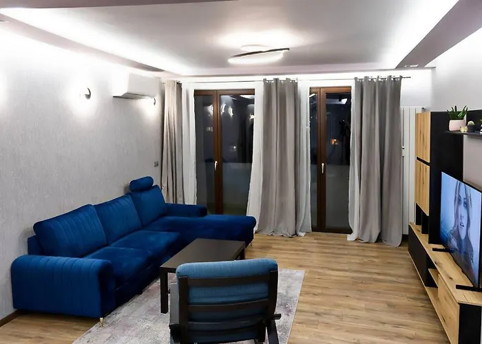 Very Spacious & Modern 3bed Near Airport & Centre Apartment