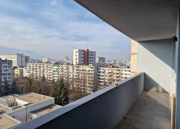 Very Spacious & Modern 3bed Near Airport & Centre