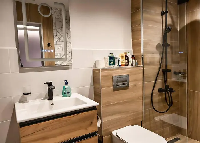 Very Spacious & Modern 3bed Near Airport & Centre *